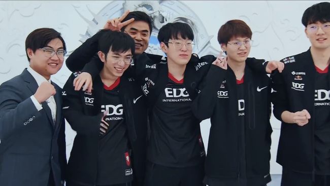 纷表达了哀 纷表达了哀